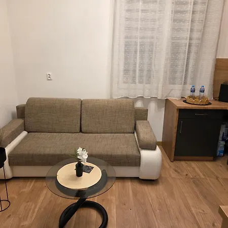 Lenka Apartment *